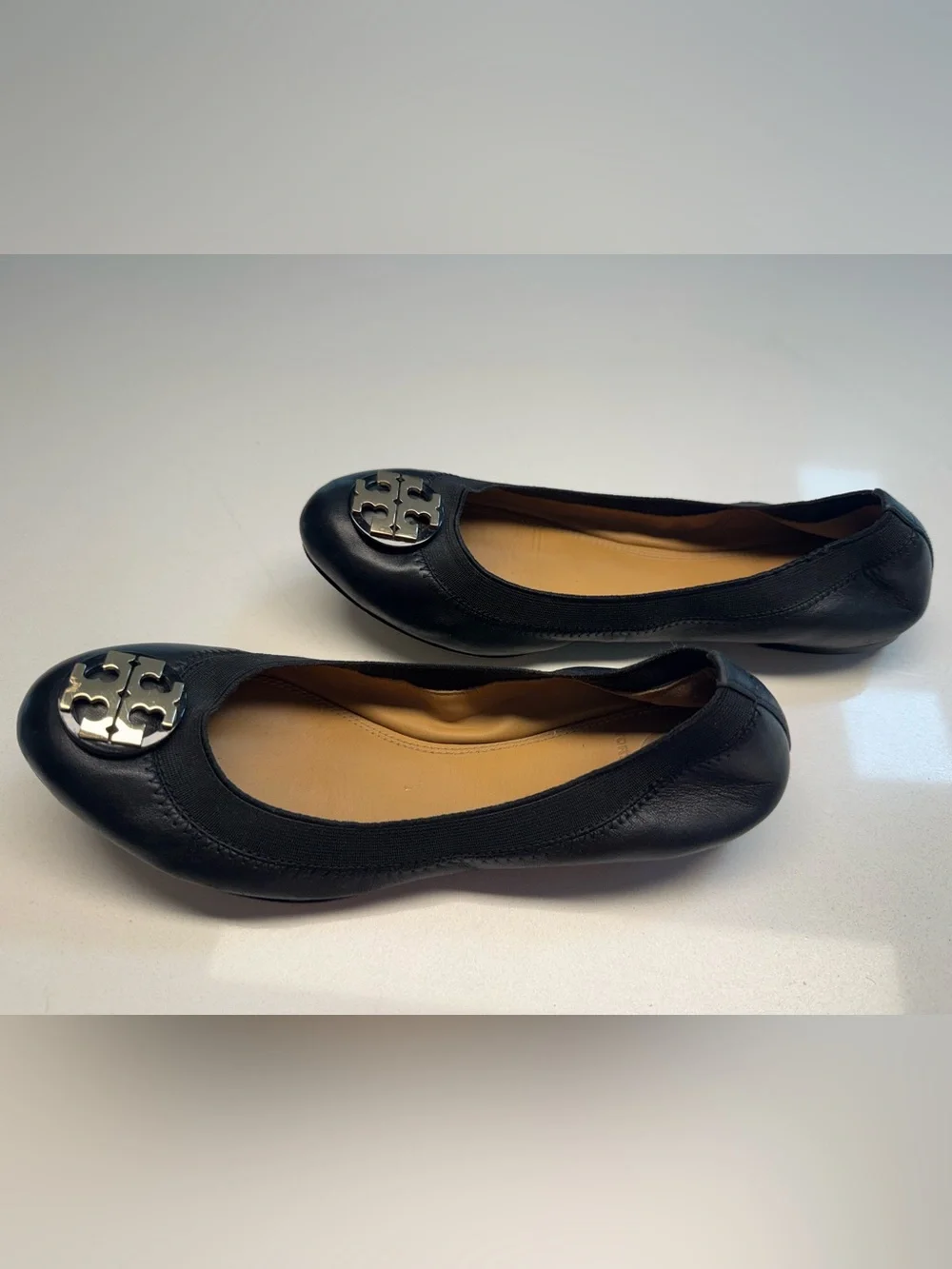 TORY BURCH Black Claire Elastic Ballet Flat with Gold Logo - Size 6.5